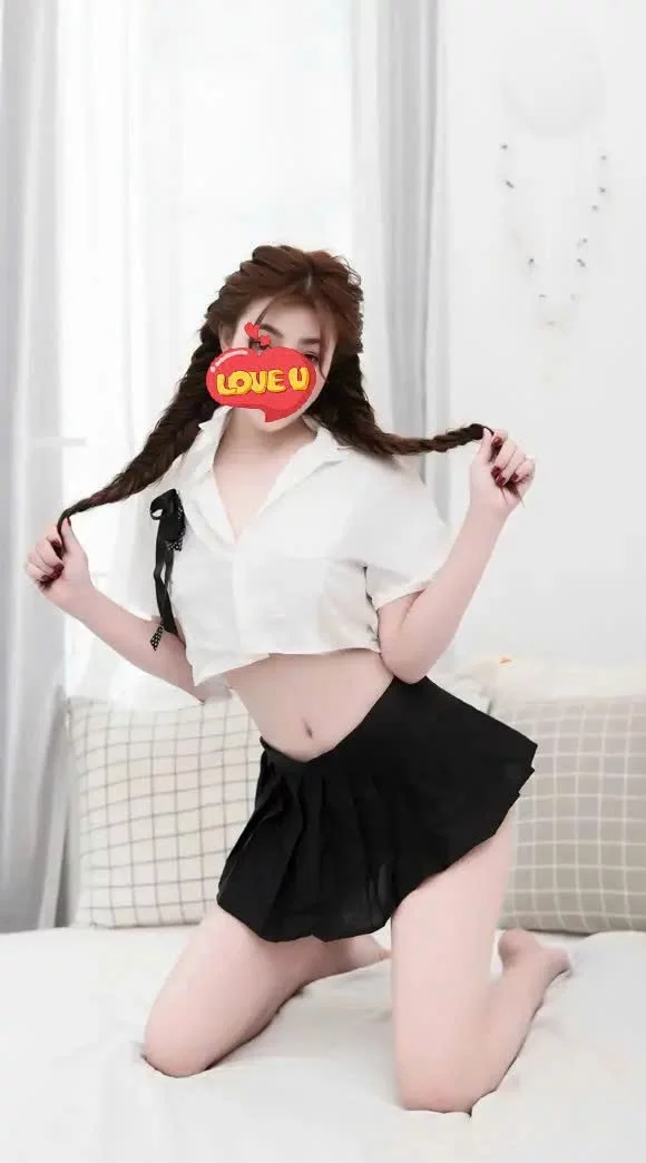 Nhã Phương gái xinh 99 chiều khách nhiệt tình