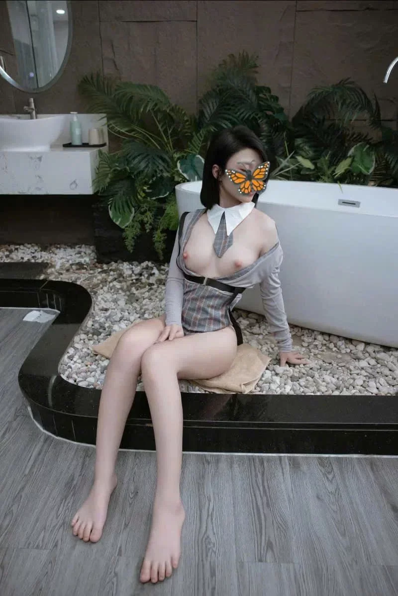 Linh Nhi Gái gọi Bình Tân, gái xinh 9x chiều khách